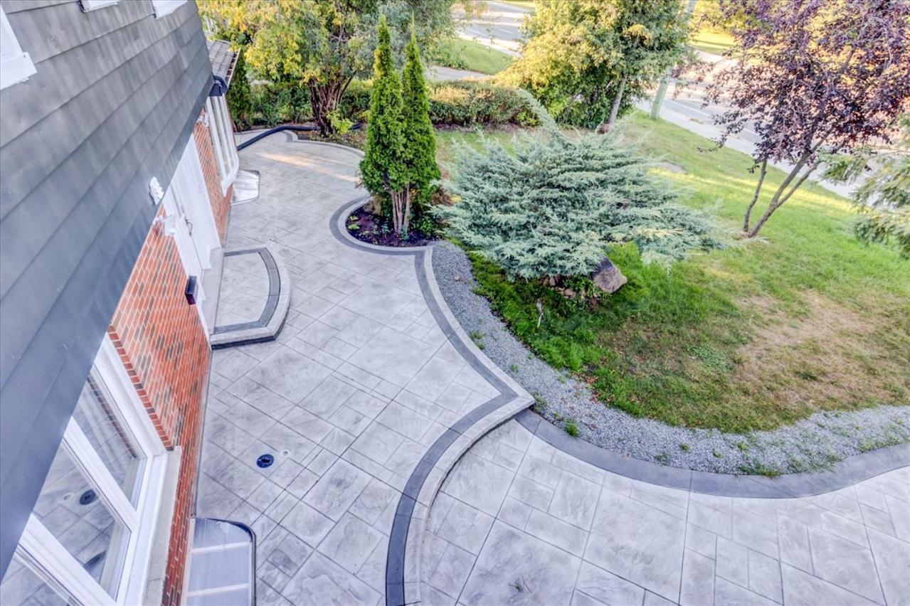 Stunning 7 Bedroom Rougeview Home With 2 Kitchens, 5 Bathrooms, Amazing Backyard & 8-Car Parking Toronto Kültér fotó