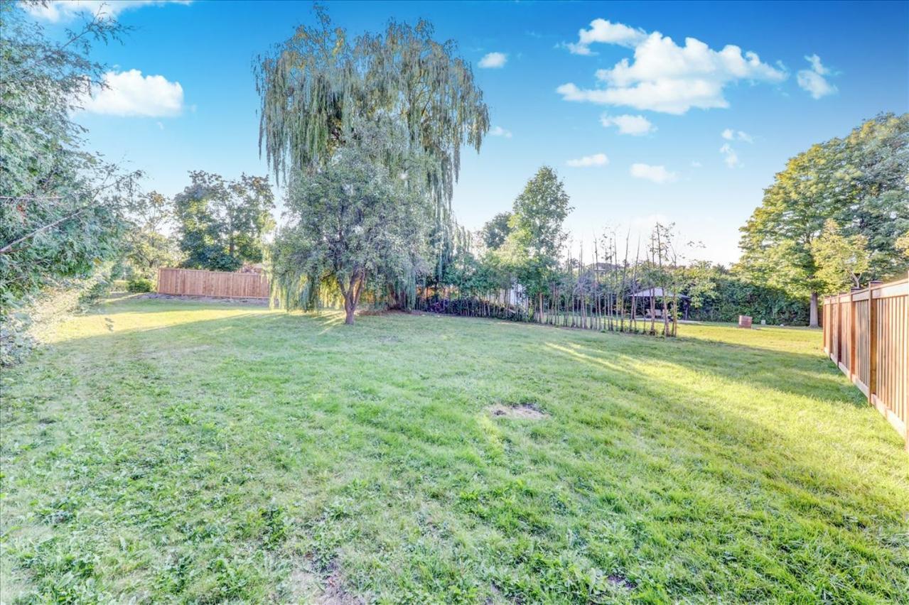 Stunning 7 Bedroom Rougeview Home With 2 Kitchens, 5 Bathrooms, Amazing Backyard & 8-Car Parking Toronto Kültér fotó