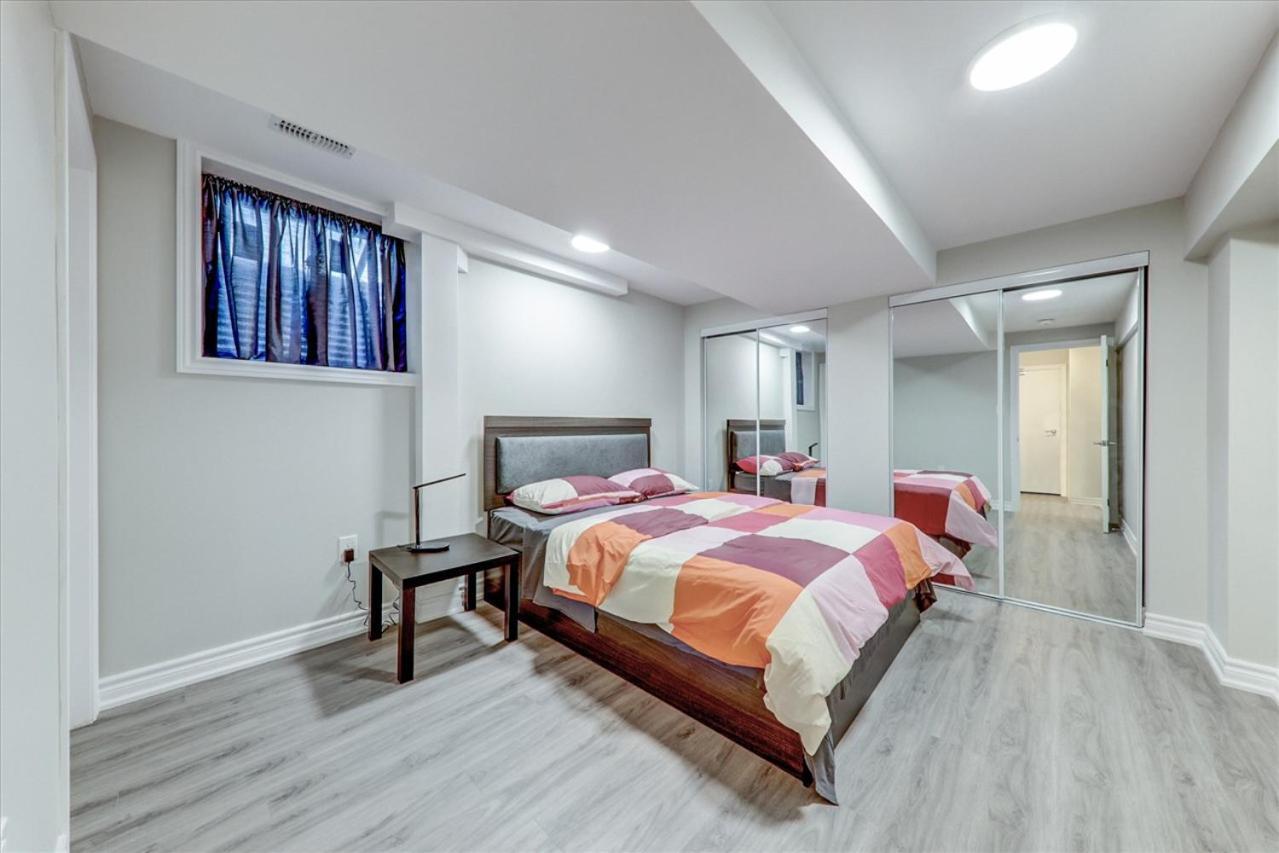 Stunning 7 Bedroom Rougeview Home With 2 Kitchens, 5 Bathrooms, Amazing Backyard & 8-Car Parking Toronto Kültér fotó